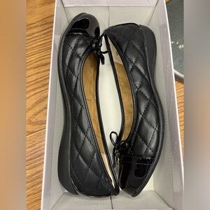 White mountain leathered flats